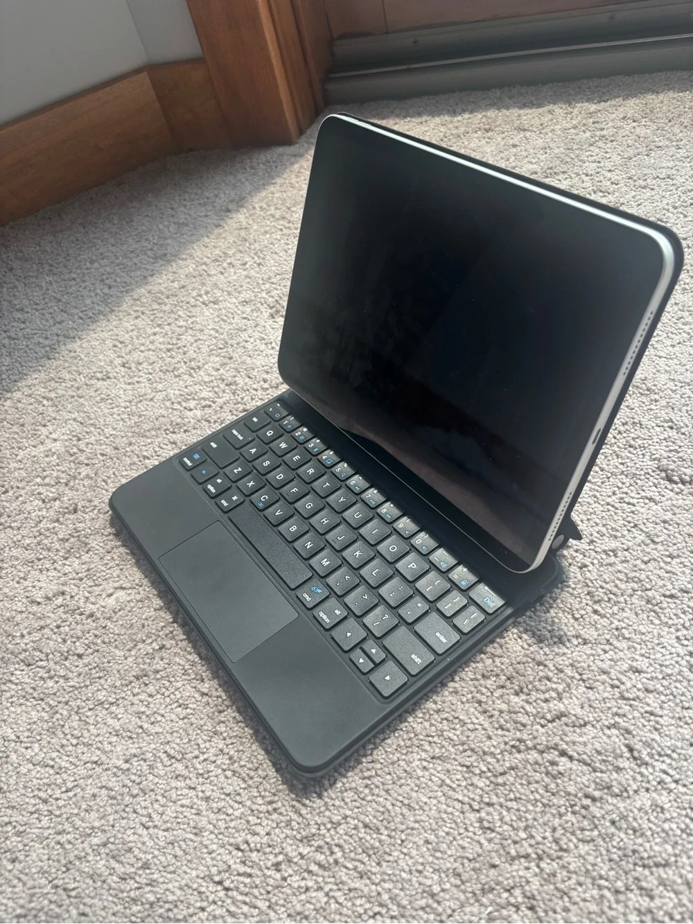 Apple 10th generation iPad case w/ keyboard and trackpad. Color Black.